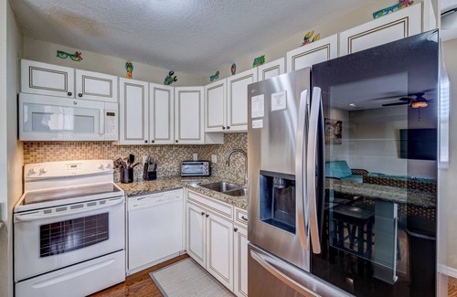 Bradenton Beach Villa | Sea Site Retreat Unit A! Great amenities nearby! Short walk to the beach!