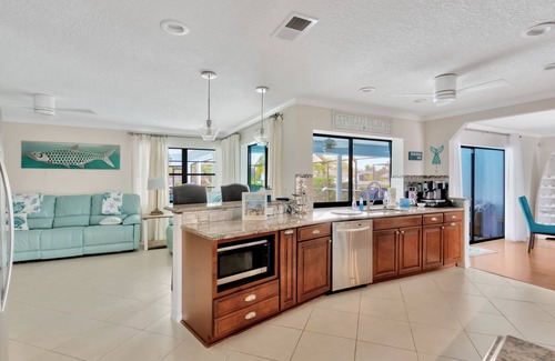 Apollo Beach House | Sea-sons Greetings!