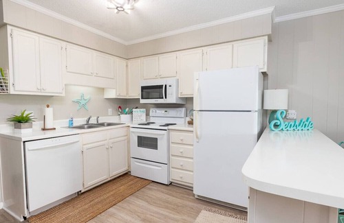 Morehead City Condo | Sea Spray Cottage: Newly Remodeled + Ocean Views