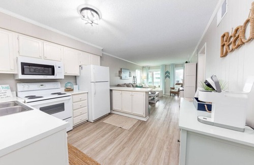 Morehead City Condo | Sea Spray Cottage: Newly Remodeled + Ocean Views