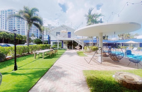 Pompano Beach Hotel | Sea Steps By Lowkl