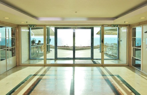 Tel Aviv Apartment | Sea & Sun project Beach front - luxury 4.5 rooms holiday apartment - open pool