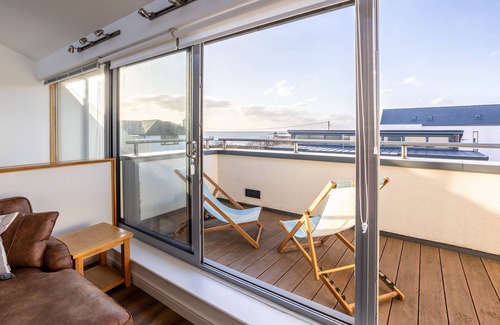 Rhosneigr House | Sea Sway : Modern 4‑Bed Townhouse with Sea Views in Rhosneigr | Managed by Anglesey Holiday Lettings