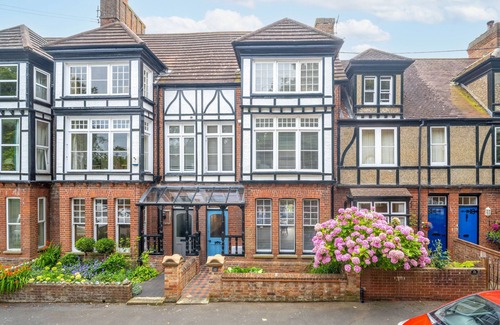 Overstrand Cottage | Sea Thrift House is a beautiful Victorian three storey house, overlooking the cricket ground and tuc
