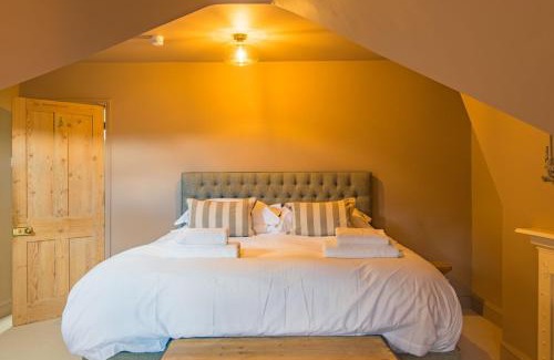 Hythe House | Sea to Sea by Keepers Cottages
