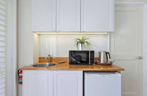 Clifton Beach Apartment | Sea Turtle ncozy studio in marvelous Clifton Beach