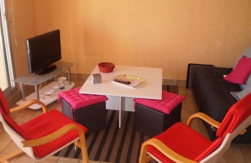 Etel Apartment | SEA VIEW AND HOTEL BAR NEAR BEACHES AND SHOPS