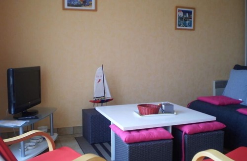 Etel Apartment | SEA VIEW AND HOTEL BAR NEAR BEACHES AND SHOPS