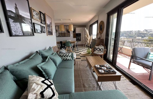 Sanary-sur-Mer Apartment | Sea view apartment with terrace facing Portissol beach for 6