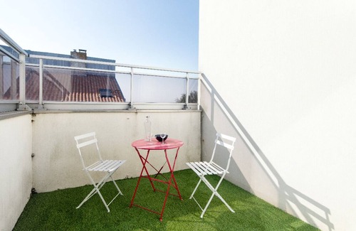 La Rochelle Apartment | Sea view apartment with pool