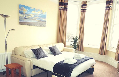 Eastbourne Seafront Apartment | Sea View Apartment next to Theatres, Tennis & Conference Centre