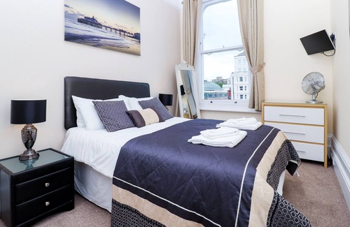 Eastbourne Seafront Apartment | Sea View Apartment next to Theatres, Tennis & Conference Centre