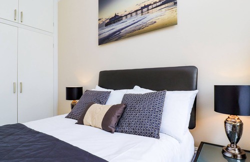 Eastbourne Seafront Apartment | Sea View Apartment next to Theatres, Tennis & Conference Centre