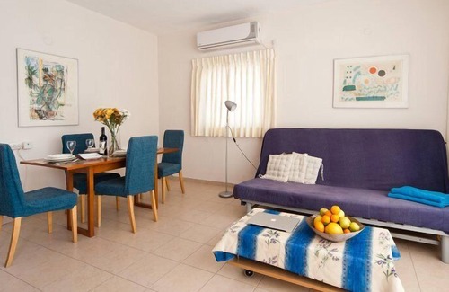 Old North Apartment | Sea view! At 100 meters from Metzizim Beach! In the Heart of Tel Aviv