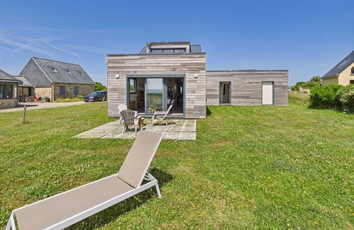 Plovan Ski Chalet | Sea view, beach access, 6 adults and 1 child