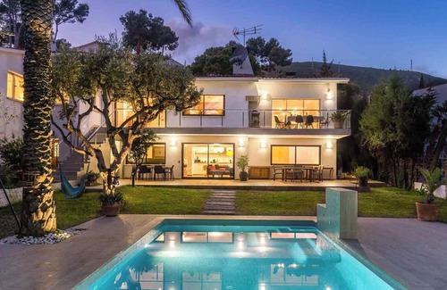 Castelldefels Apartment | Sea view chill-out heaven 20 min from Barcelona