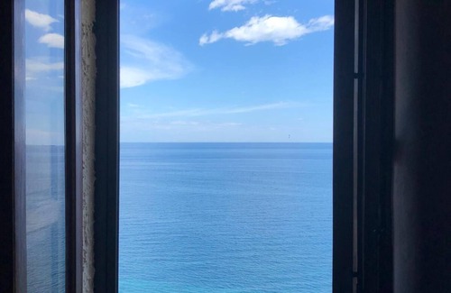 Praiola House | sea view house with Etna behind
