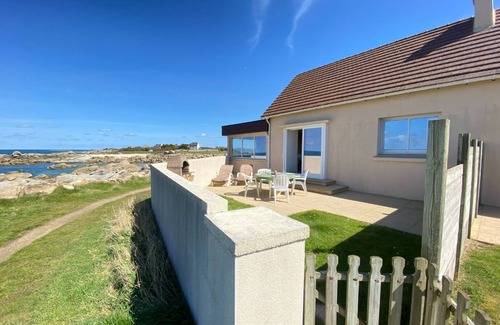 Plouescat House | Sea View House with 2 Bedrooms