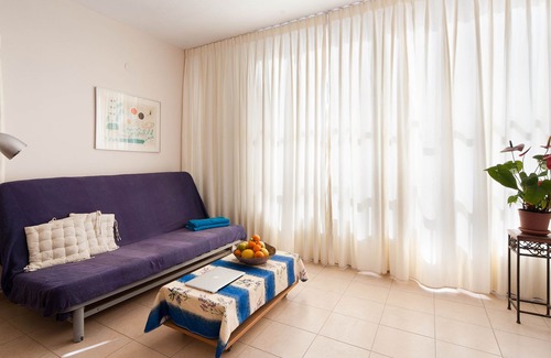 Old North Apartment | SEA-VIEW JUST "A CAT'S JUMP" 100 meters TO METZIZIM &HILTON BEACHES