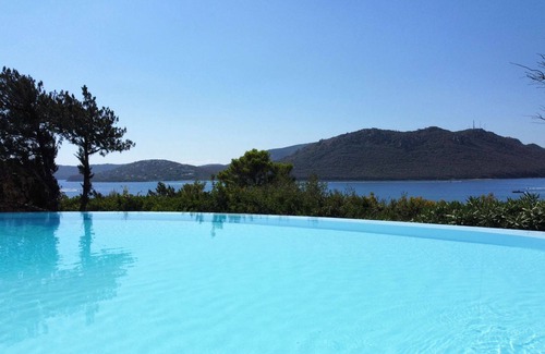 Lecci House | Sea view property in a private domain
