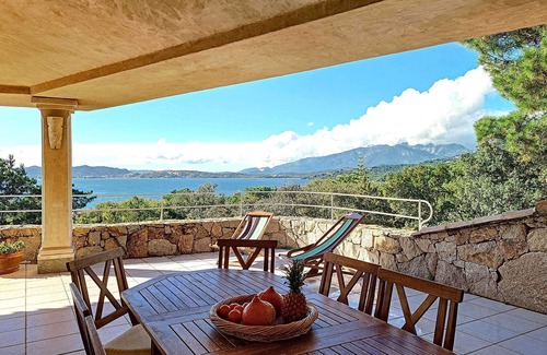 Lecci House | Sea view property in a private domain