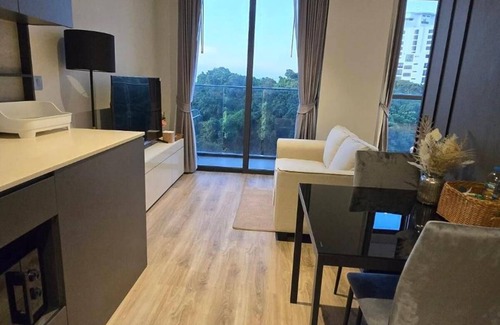 Pratumnak Hill Apartment | Sea View Room Luxury Amenities