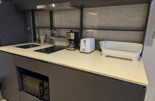 Pratumnak Hill Apartment | Sea View Room Luxury Amenities