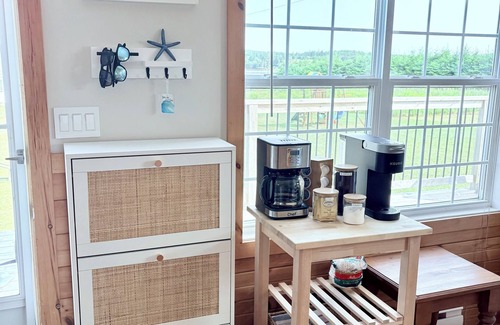 Clinton Cottage | Sea View Stay & Play! Close to golf, beaches, waterfront and more!
