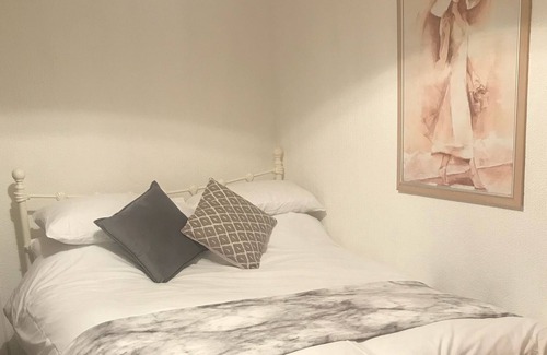 Castle House | Sea View stays overlooking Swansea Bay