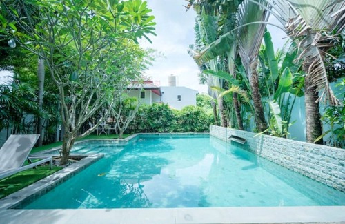 Ban Saiyuan House | Sea view villa with 2 pools, office space and roof terrace