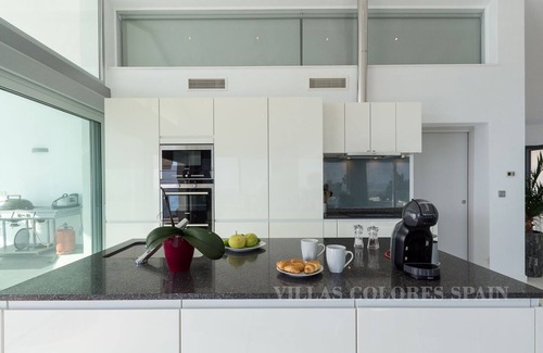 Salobrena Villa | Sea View Villa with Heated Pool and Wheelchair Accessible