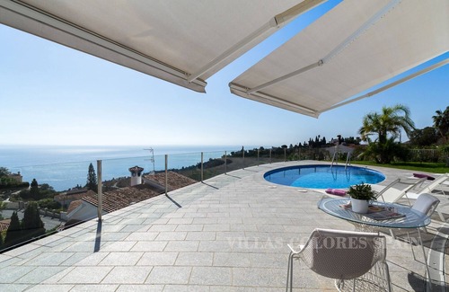 Salobrena Villa | Sea View Villa with Heated Pool and Wheelchair Accessible
