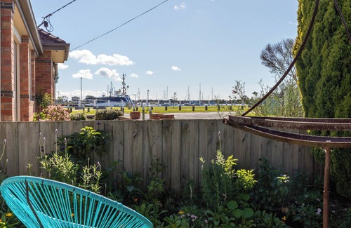 Queenscliff Apartment | Sea views ! 50 metres. Luxury apartment. Lounge,Kitchenette,verandah,Queen bed,