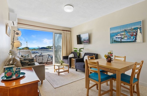 Alexandra Headland Apartment | Sea views at Alex Heads.