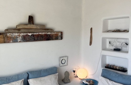 Kato Aprovatou House | Sea Views. Cycladic Calm. Villa Riza. Family and animal friendly