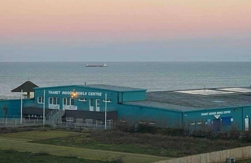 Cliftonville Condo | Sea Views in Margate