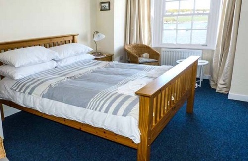 Newton Stewart House | Sea Views, Lovely Kitchen,Cosy Lounge,Private Garden,Rest/Bar yards away