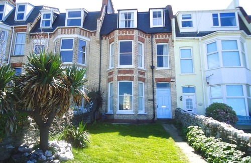 Hele House | Sea views, sleeps 8, 4 bedrooms, nr Woolacombe, parking