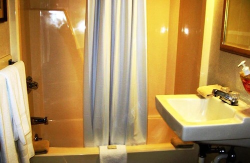 Newport East Hotel | Sea Whale Motel