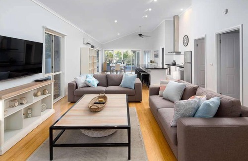 Silverleaves Apartment | Sea Whispers at Silverleaves