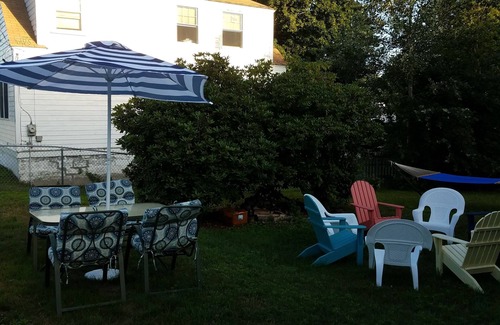 Old Orchard Beach Apartment | Seabreeze 2nd Flr Apartment, 7-10 min walk to 7 ml beach, sleeps 4 pet friendly
