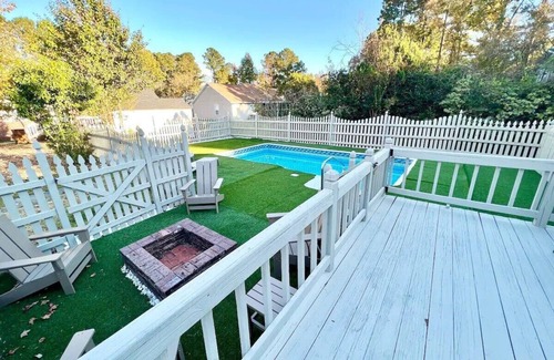 Kings Grant House | Seabreeze Away - Pool - Fire Pit - Close 2 Beach!