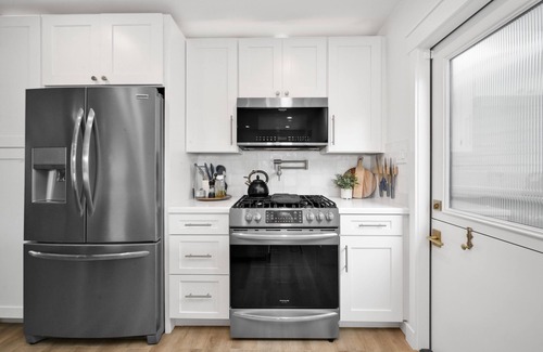 Old Towne House | SeaBreeze Bungalow 2 blocks from beach & steps to Main St.