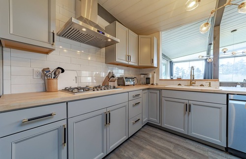 Eureka Ski Chalet | Seabreeze Chalet