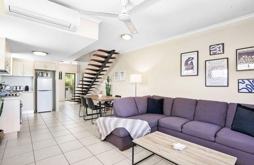 Cairns North Apartment | SeaBreeze City Loft- 2km to Centre. 4km to Airport