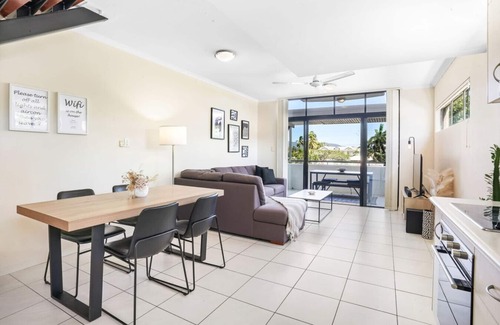 Cairns North Apartment | SeaBreeze City Loft- 2km to Centre. 4km to Airport