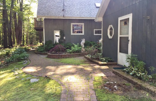 Lamoine Beach Cottage | Seabreeze Cottage - A Seaside Beachfront Retreat.
