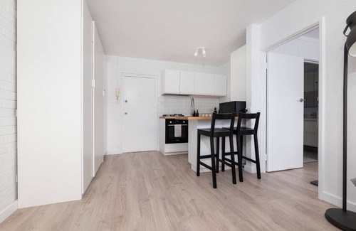 Mosman Park Apartment | Seabreeze Escape – Stylish 1BR Apartment Close to Beach & River