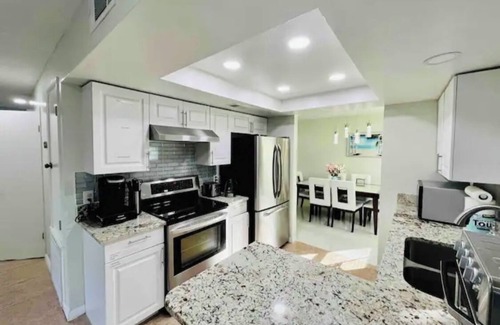 Largo House | Seabreeze garden oasis, jacuzzi, golf, mins ->beaches