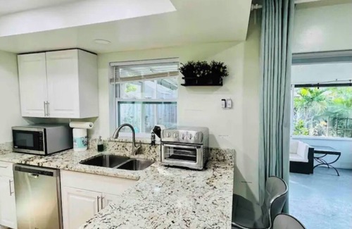 Largo House | Seabreeze garden oasis, jacuzzi, golf, mins ->beaches